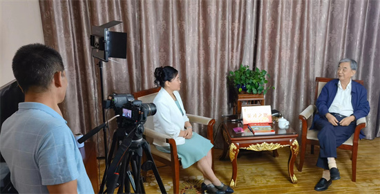 《英才之路》高端访谈之——专访新疆维吾尔自治区原常务副主席王友三(图1)